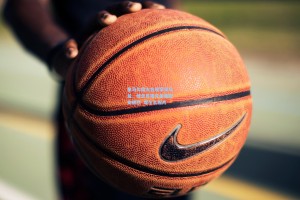 皇马年度大会现罕见乌龙，悼念若塔兄弟竟配安德烈·席尔瓦照片